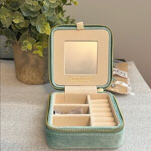 💕Plush Velvet Travel Jewelry Box with Mirror